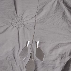 Kendra Scott necklace and earring set